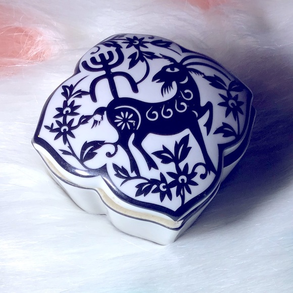 “Go T!” Ceramic Trinket Jewelry Box Urban Outfitters Goat Decor Gothic Stash Box - Picture 2 of 2